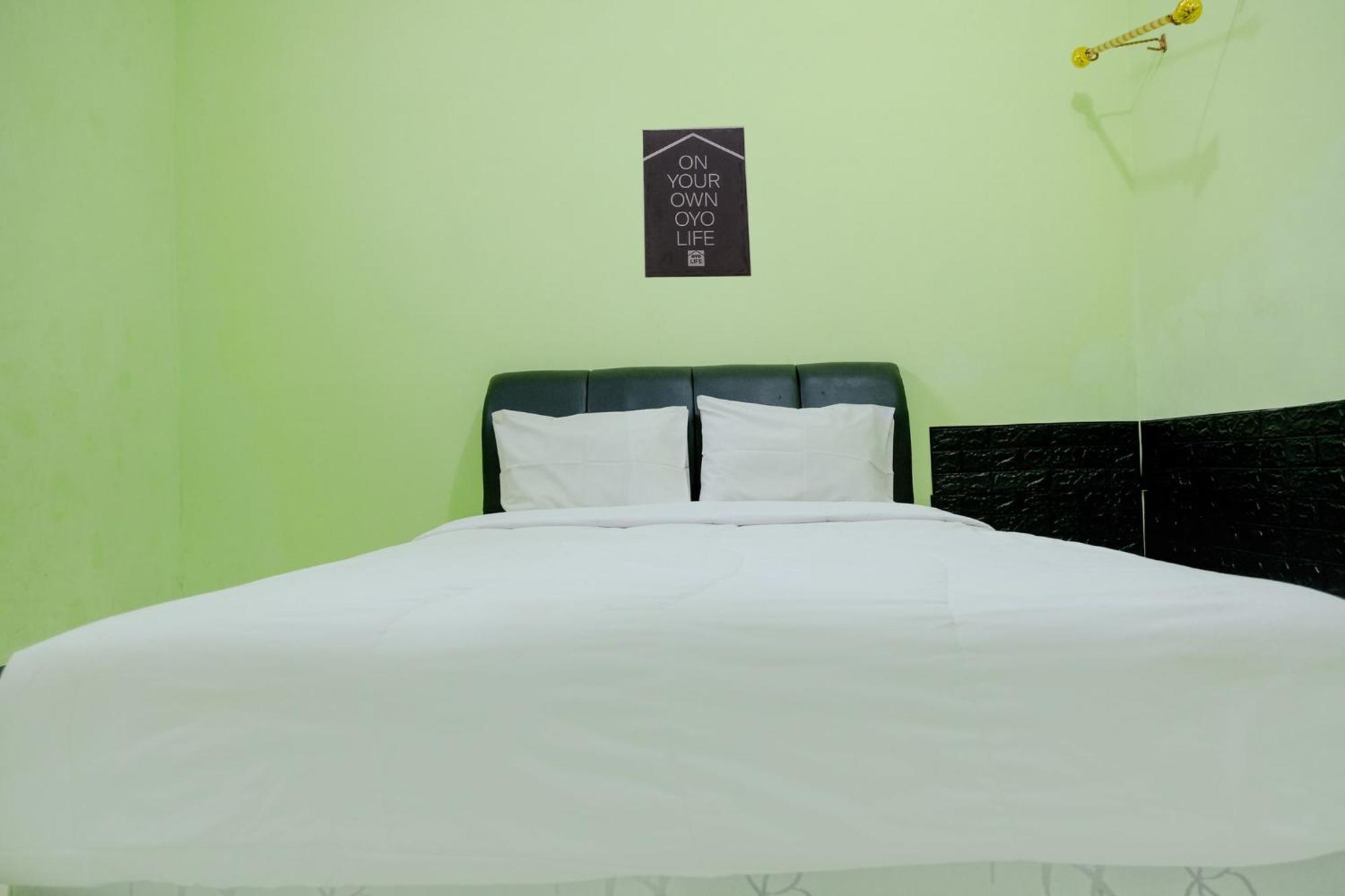 Oyo Life 2508 Alba Suites Homestay Syariah Тулунгагунг Экстерьер фото