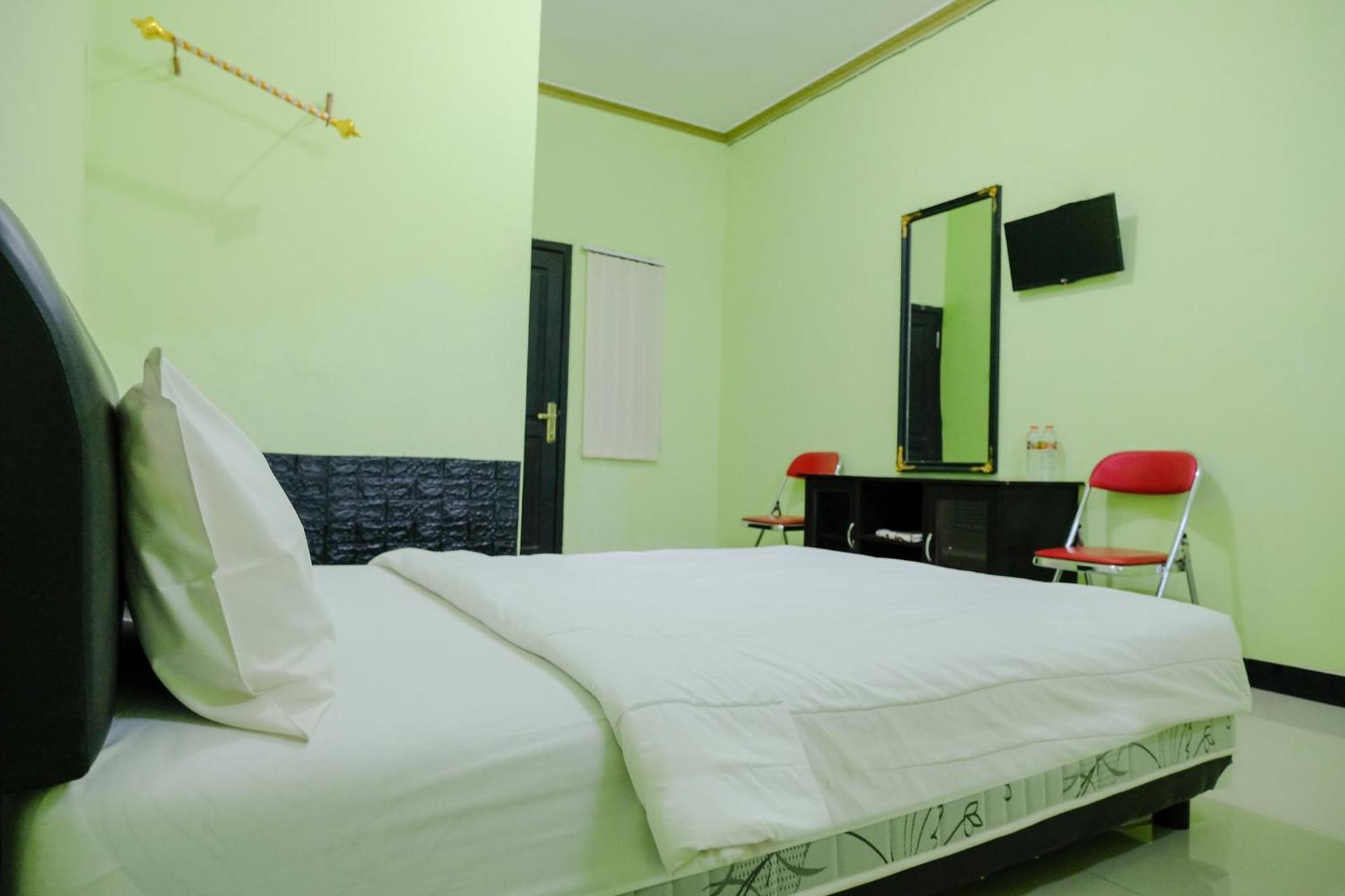 Oyo Life 2508 Alba Suites Homestay Syariah Тулунгагунг Экстерьер фото