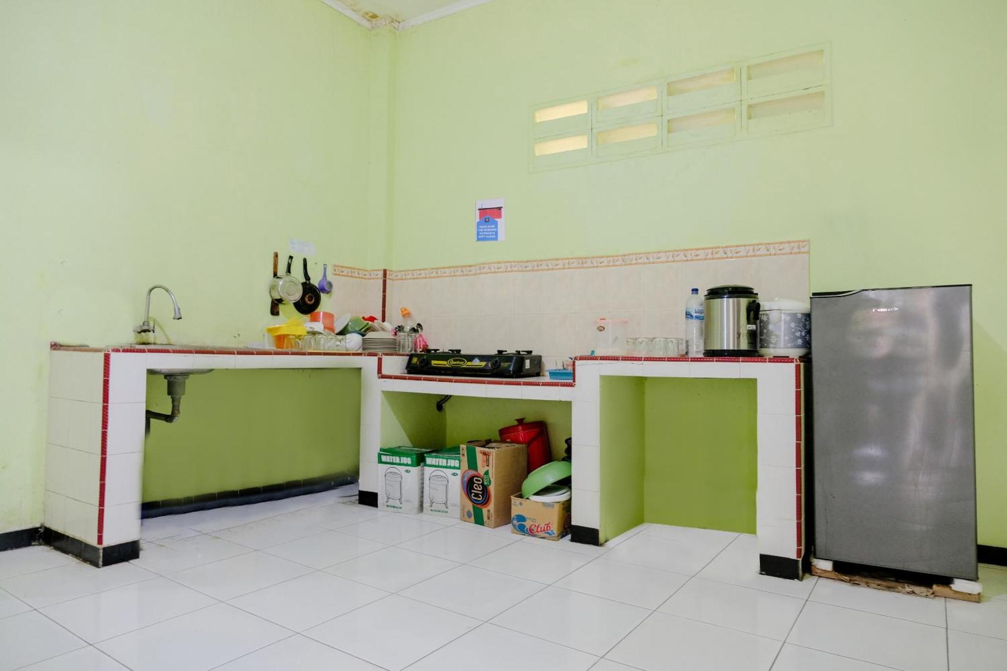 Oyo Life 2508 Alba Suites Homestay Syariah Тулунгагунг Экстерьер фото