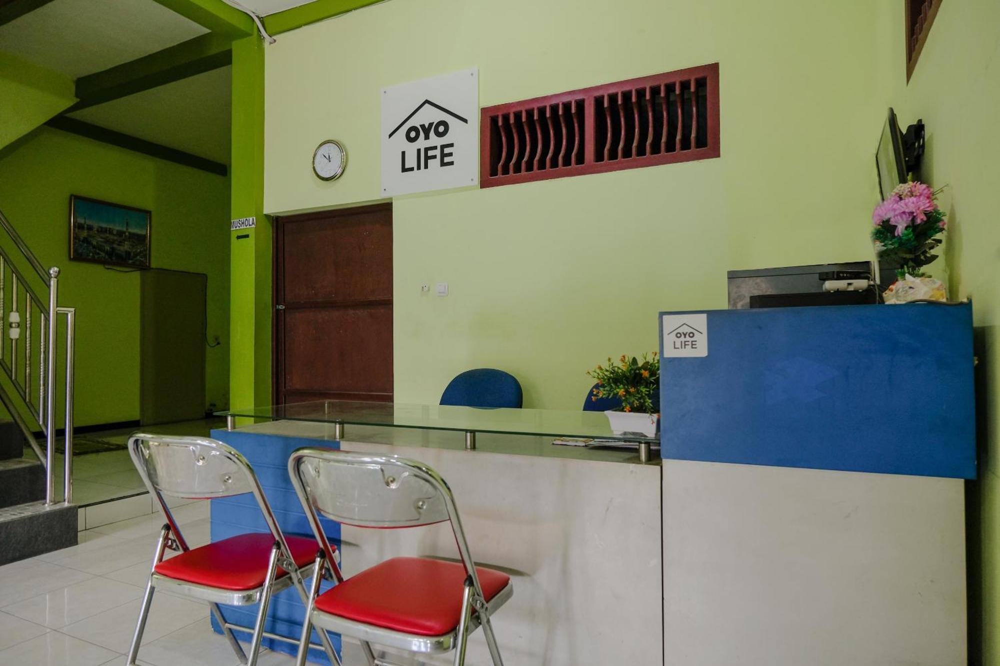 Oyo Life 2508 Alba Suites Homestay Syariah Тулунгагунг Экстерьер фото