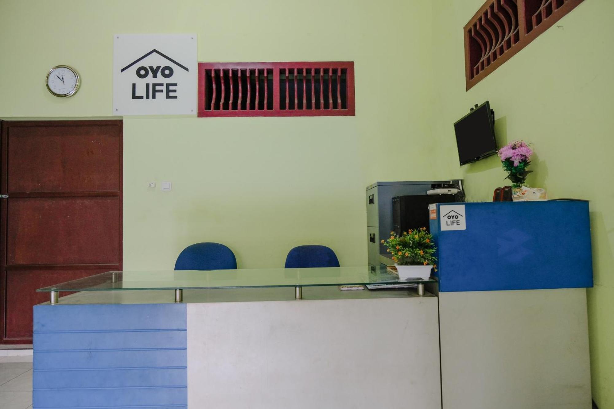Oyo Life 2508 Alba Suites Homestay Syariah Тулунгагунг Экстерьер фото
