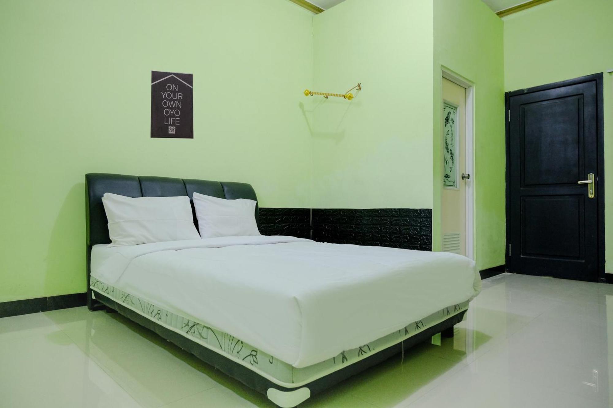 Oyo Life 2508 Alba Suites Homestay Syariah Тулунгагунг Экстерьер фото