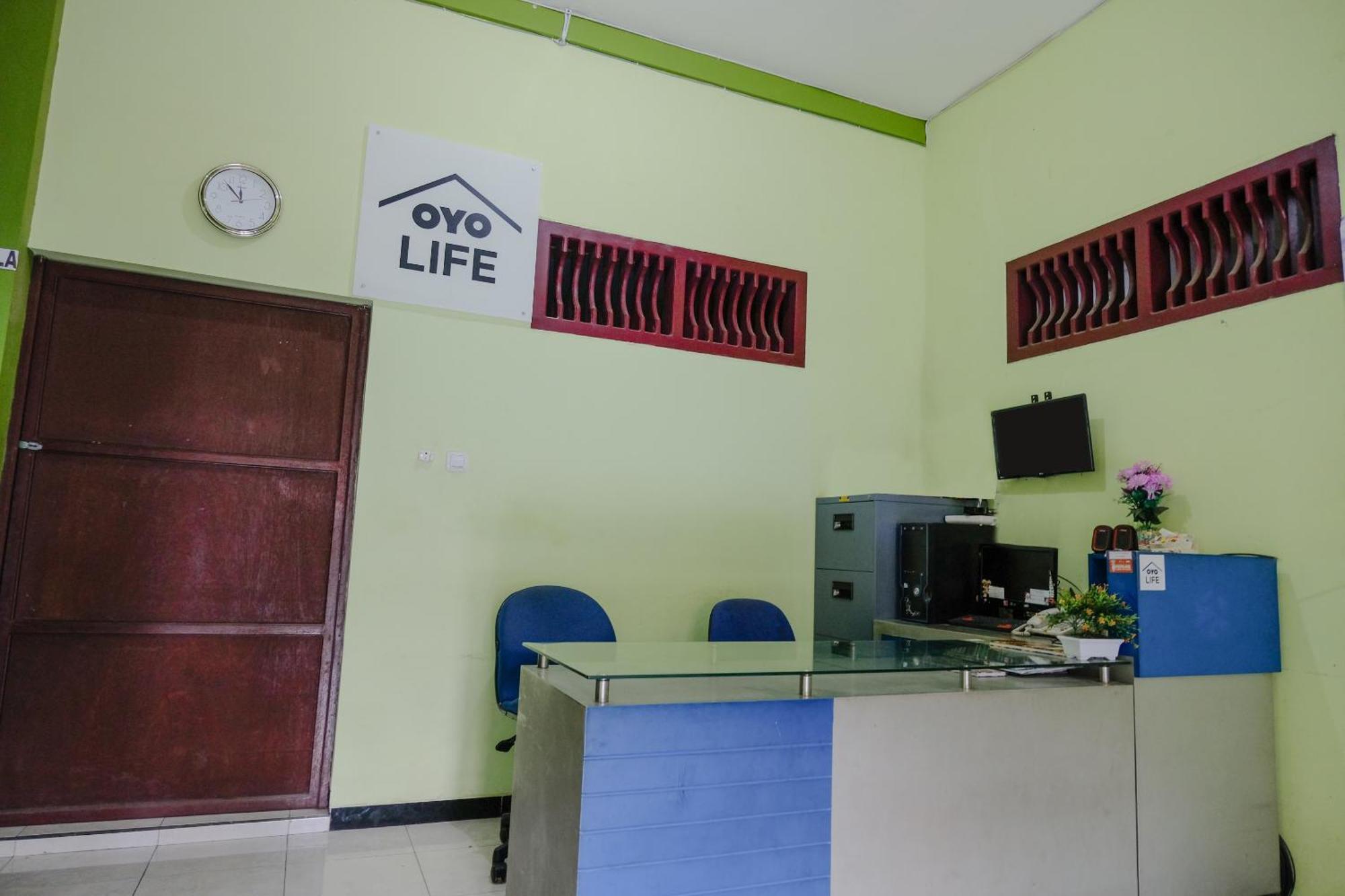 Oyo Life 2508 Alba Suites Homestay Syariah Тулунгагунг Экстерьер фото